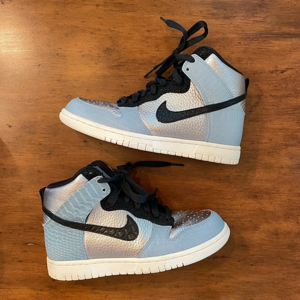 Nike Women’s Dunk High LX-Metallic Silver Blue Mica 881233-02
